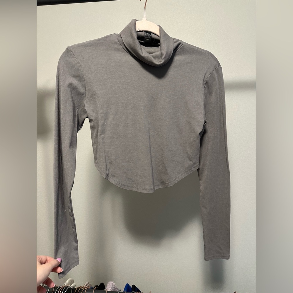 Gray Turtleneck Long Sleeve Crop Top